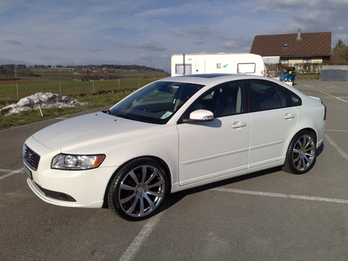 Der Volvo S40 mit den neuen Tomason TN4 Felgen. 