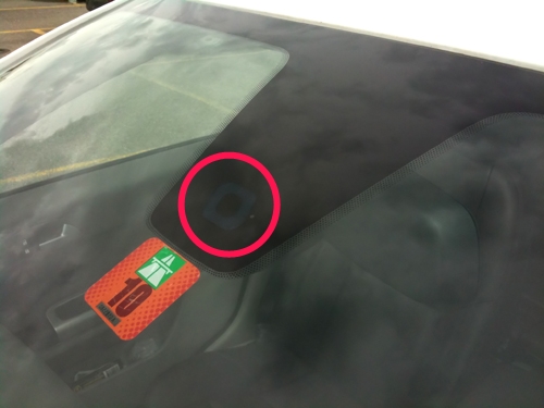 Das Bild zeigt den Regensensor für den automatischen Scheibenwischer. Der Regensensor für den automatischen Scheibenwischer.