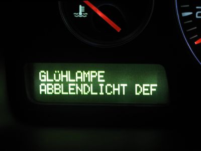 Anzeige "Abblendlicht defekt". 