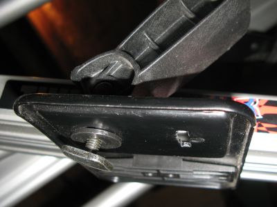 Knagge des Fahrradträgers, passend zum Profil des Volvo Dachgepäckträgers. Knagge des Fahrradträgers, passend zum Profil des Volvo Dachgepäckträgers.