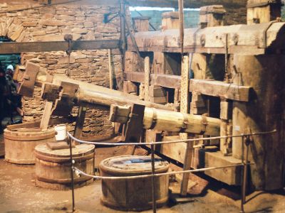 Frohnauer Hammer: drei Schmiedehämmer mit 100, 200, 250 kg Gewicht. Frohnauer Hammer.