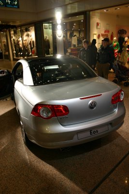 Heckansicht des geschlossenen Cabrio-Coupés. Heckansicht des geschlossenen Cabrio-Coupés.