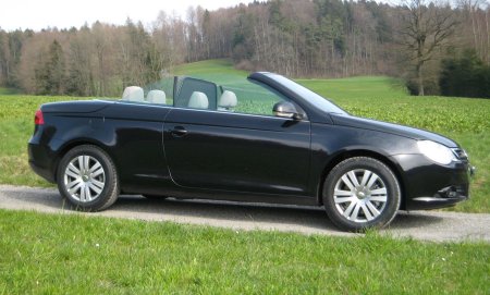 VW Eos mit geöffnetem Dach. VW Eos mit geöffnetem Dach.