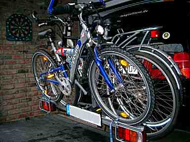 Fahradträger mit drei Fahrädern. Fahradträger mit drei Fahrädern.