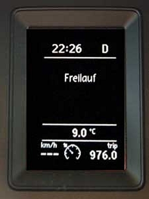 Wenn der Tiguan im Freilauf rollt, steht dies in der Anzeige anstelle des momentanen Verbrauchs. Multifunktionsanzeige Freilauf.
