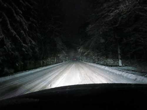 Xenonfernlicht des Tiguan bei Schnee. 