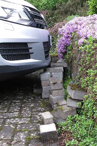 Parksensoren sehen nicht alles. Grenzen der Parksensoren.