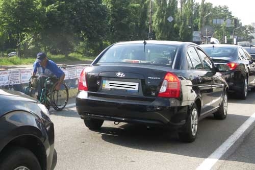 Rollstuhlfahrer als Geisterfahrer. 