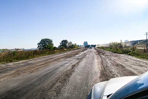 Ukrainische Straße, wenn sie keine vielbefahrene und prestigeträchtige Hauptader ist. 