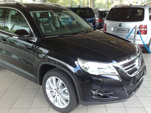 Ansicht des Tiguan von schräg vorn. 