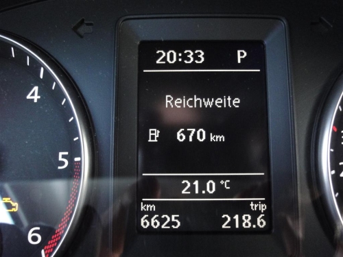 Die Anzeige der Reichweite in Restkilometer. Die Anzeige der Reichweite in Restkilometer.