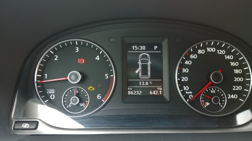 Die gelbe Lampe zeigt eine Störung an. Die gelbe Lampe zeigt eine Störung an.