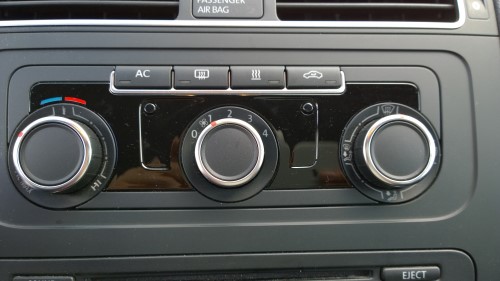 Bedienelemente für die Klimaanlage. Bedienelemente für die Klimaanlage.