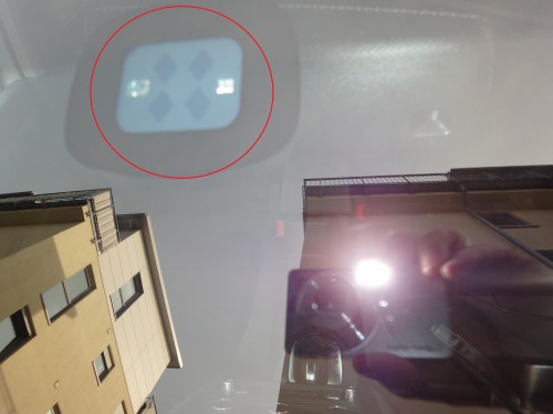 Der Regensensor auf der Windschutzscheibe. Der Regensensor auf der Windschutzscheibe.