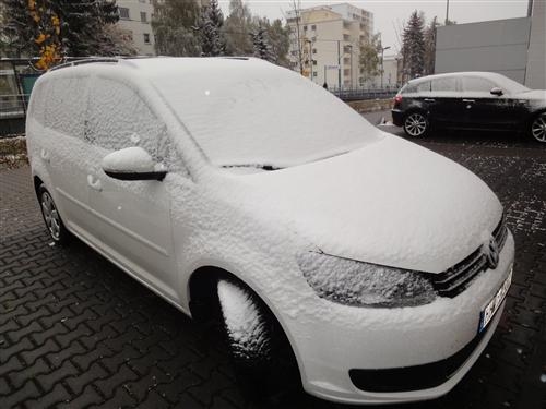 Der mit Schnee bedeckte Touran. Der mit Schnee bedeckte Touran.