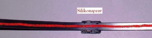 Einsprühen mit Silikonspray. Einsprühen mit Silikonspray.