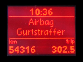 Warnung "Airbag/Gurtstraffer" im Kombiinstrument. Warnung "Airbag/Gurtstraffer" im Kombiinstrument.