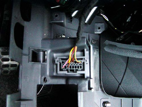 Stecker des Diagnoseanschlusses. Stecker des Diagnoseanschlusses.