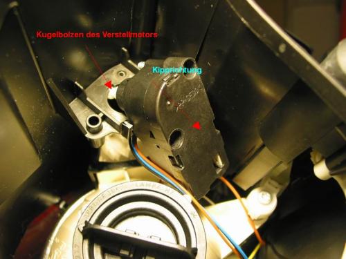 Stellmotor zur Seite gekippt. Abgekippter Stellmotor.