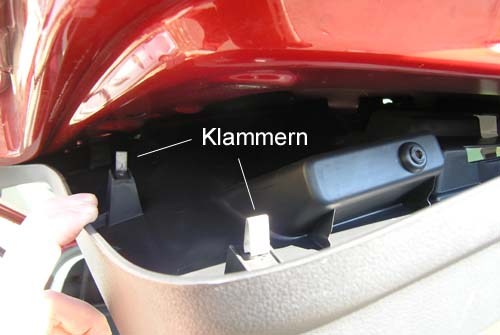 Klammern in der Innenverkleidung. Klammern in der Innenverkleidung.
