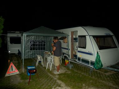 Abends am Wohnwagen. Abends am Wohnwagen.