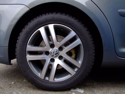 Hier passt noch mehr rein. 16 Zoll-Alufelge mit 286 Millimeter-Bremsscheibe .