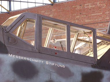 Ganze Nahe an der ME 109. Ganze Nahe an der ME 109.