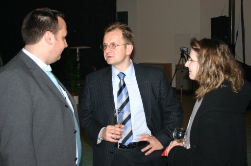 Jan Morgenthum (links), Herr Kückelhan und Dorrit Klapdor im Gespräch. 